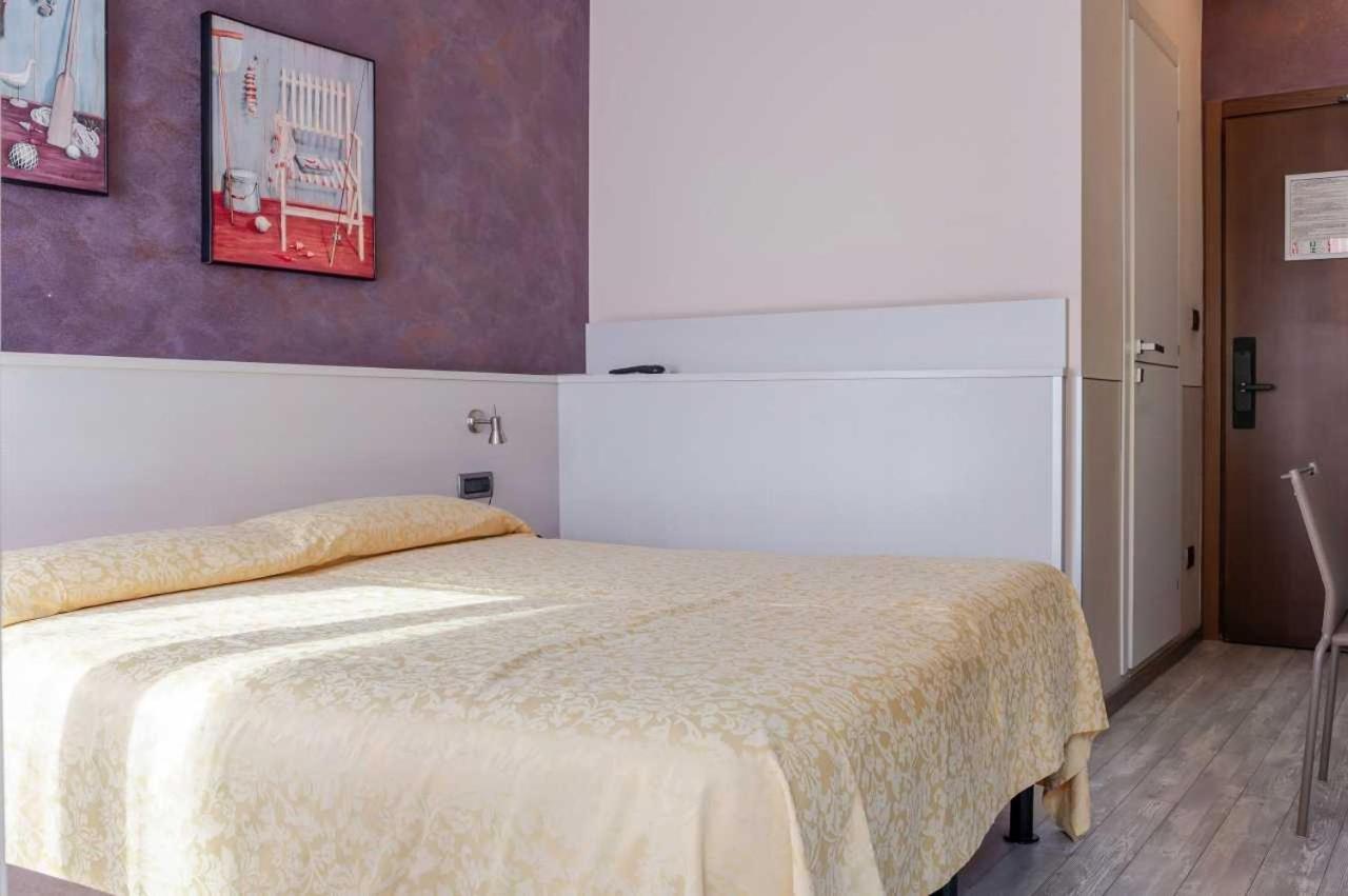 Hotel Posta - 3 Stars - Comfortable Stay In ונטימיגליה מראה חיצוני תמונה