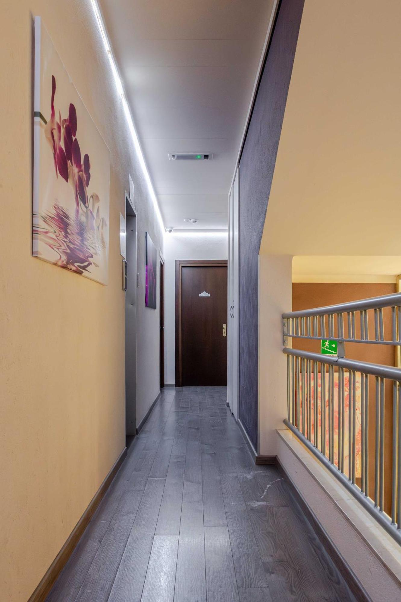 Hotel Posta - 3 Stars - Comfortable Stay In ונטימיגליה מראה חיצוני תמונה