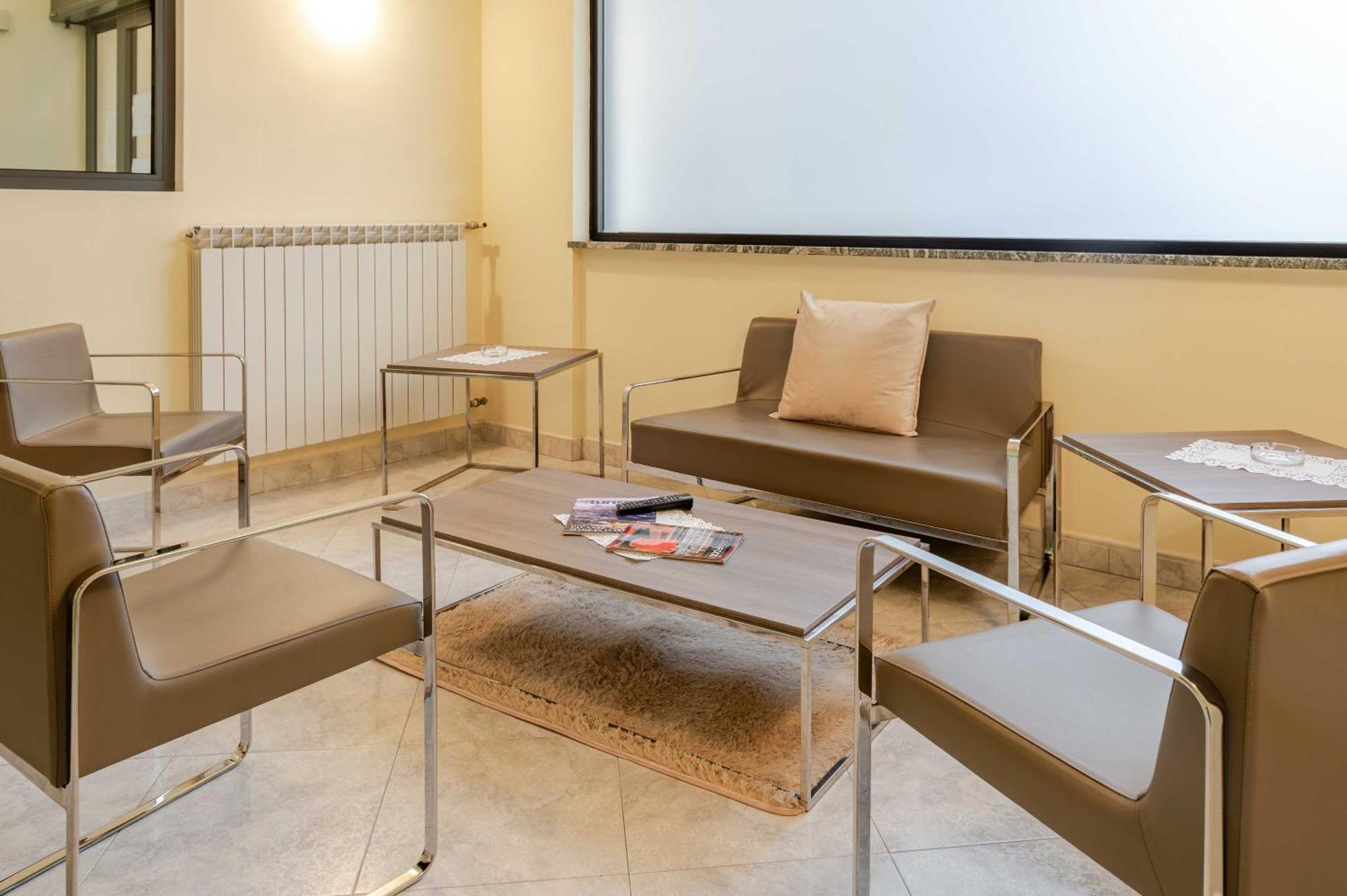 Hotel Posta - 3 Stars - Comfortable Stay In ונטימיגליה מראה חיצוני תמונה