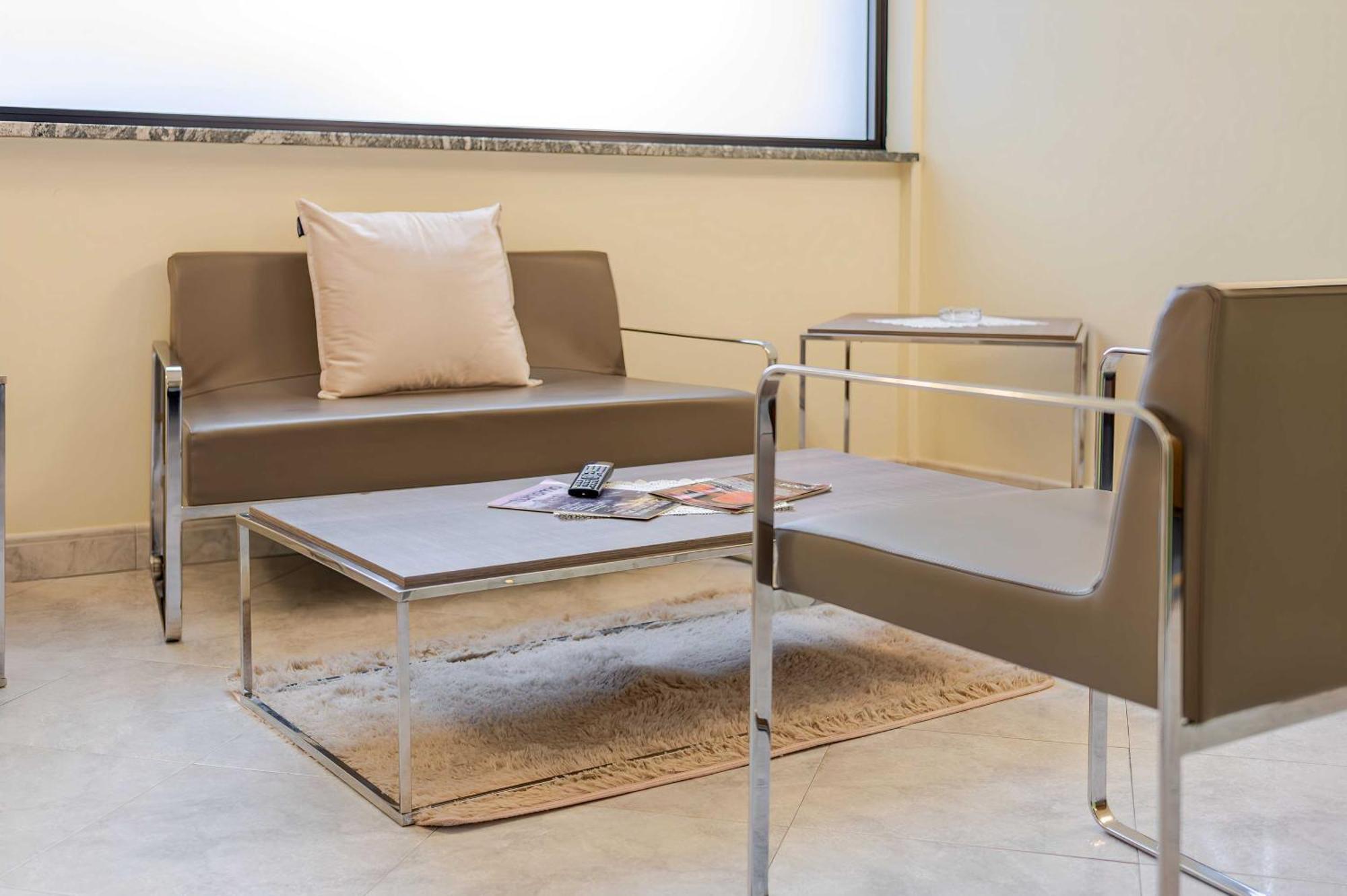 Hotel Posta - 3 Stars - Comfortable Stay In ונטימיגליה מראה חיצוני תמונה