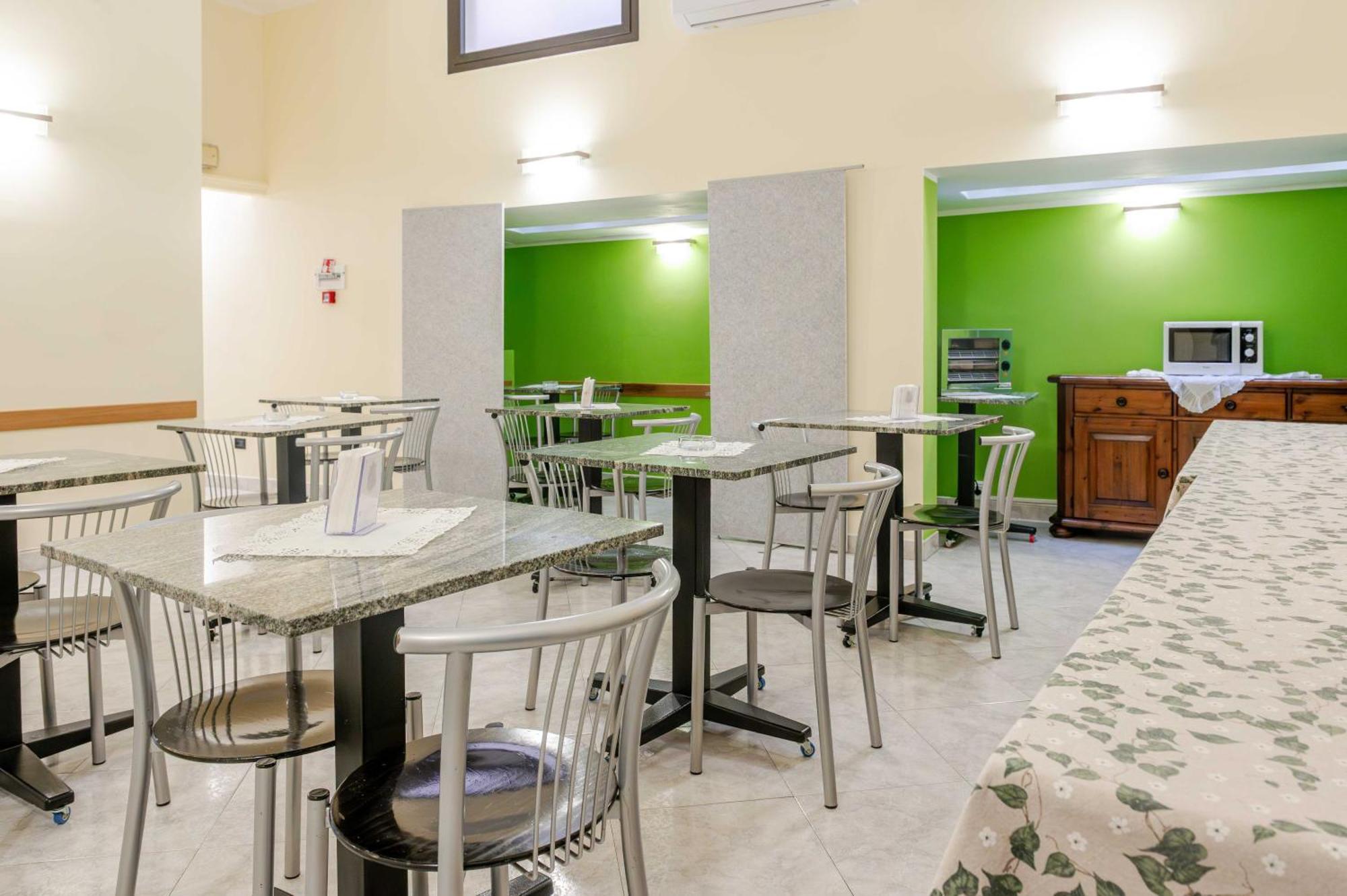 Hotel Posta - 3 Stars - Comfortable Stay In ונטימיגליה מראה חיצוני תמונה