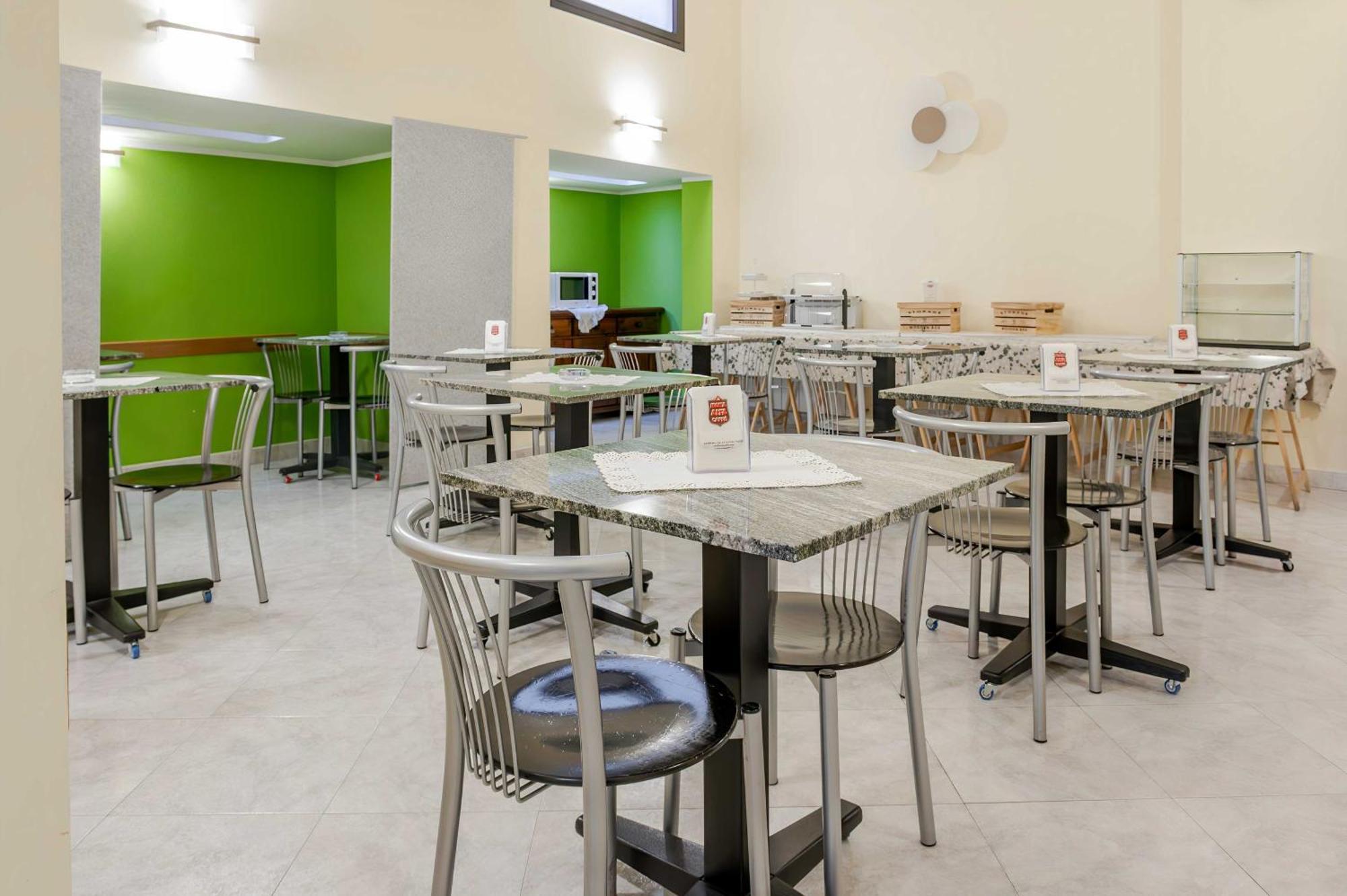 Hotel Posta - 3 Stars - Comfortable Stay In ונטימיגליה מראה חיצוני תמונה