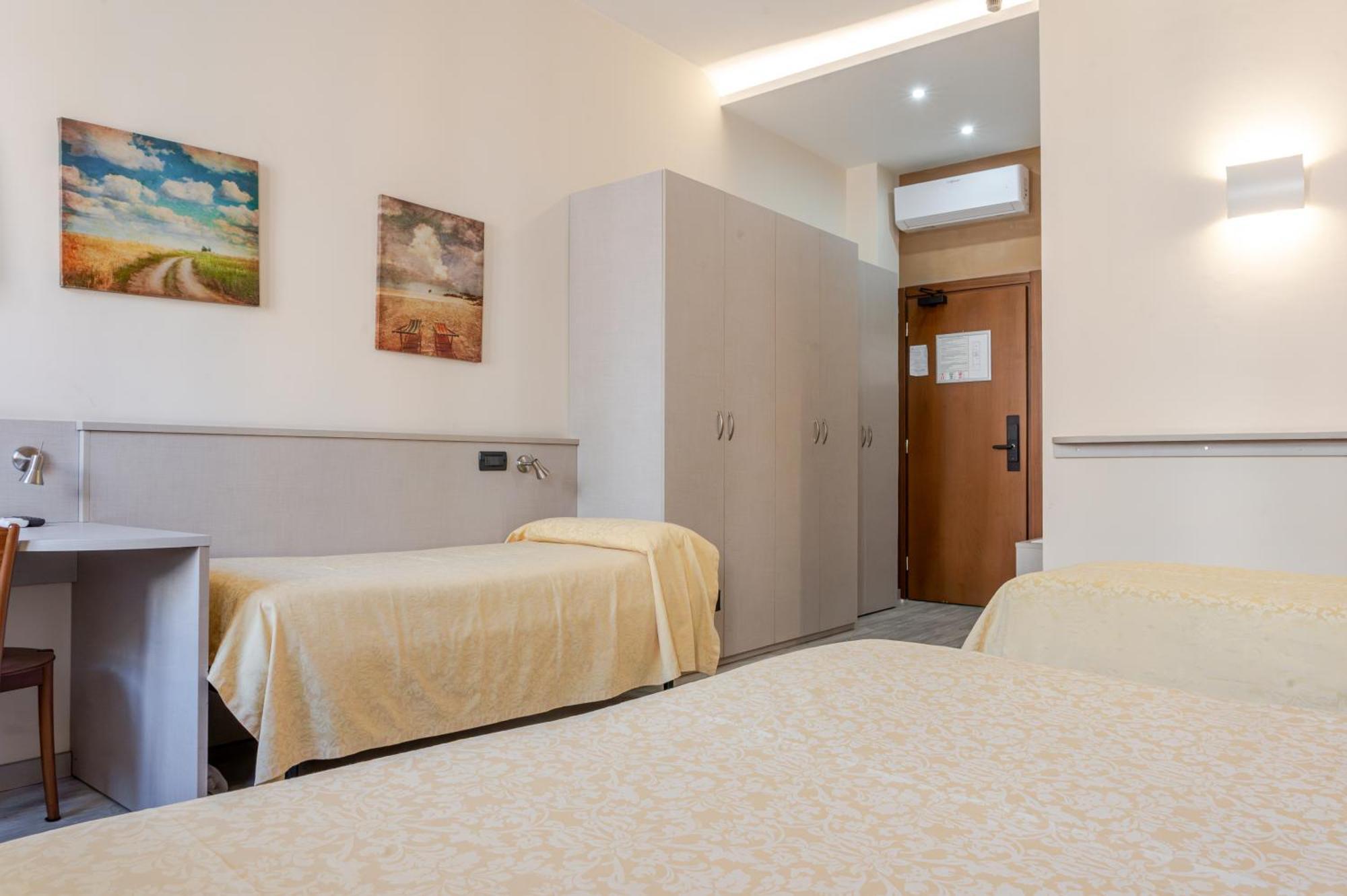 Hotel Posta - 3 Stars - Comfortable Stay In ונטימיגליה מראה חיצוני תמונה