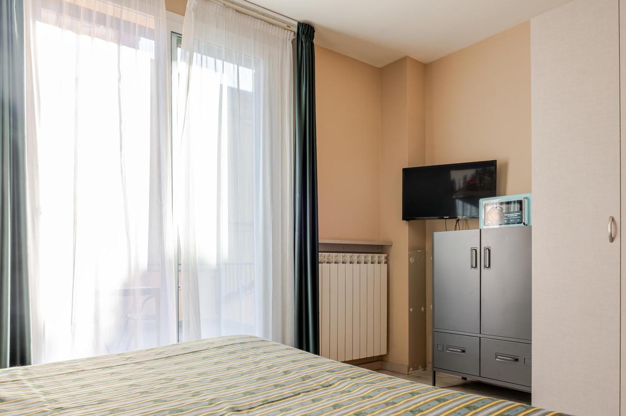 Hotel Posta - 3 Stars - Comfortable Stay In ונטימיגליה מראה חיצוני תמונה