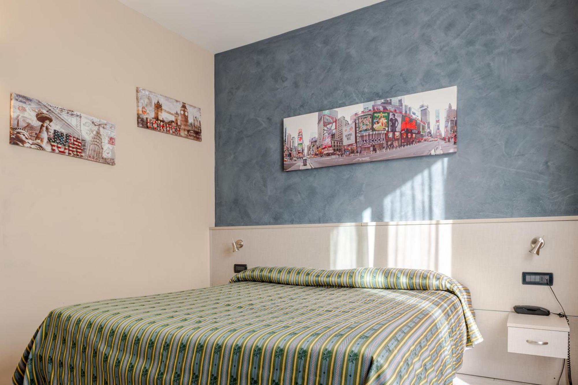 Hotel Posta - 3 Stars - Comfortable Stay In ונטימיגליה מראה חיצוני תמונה