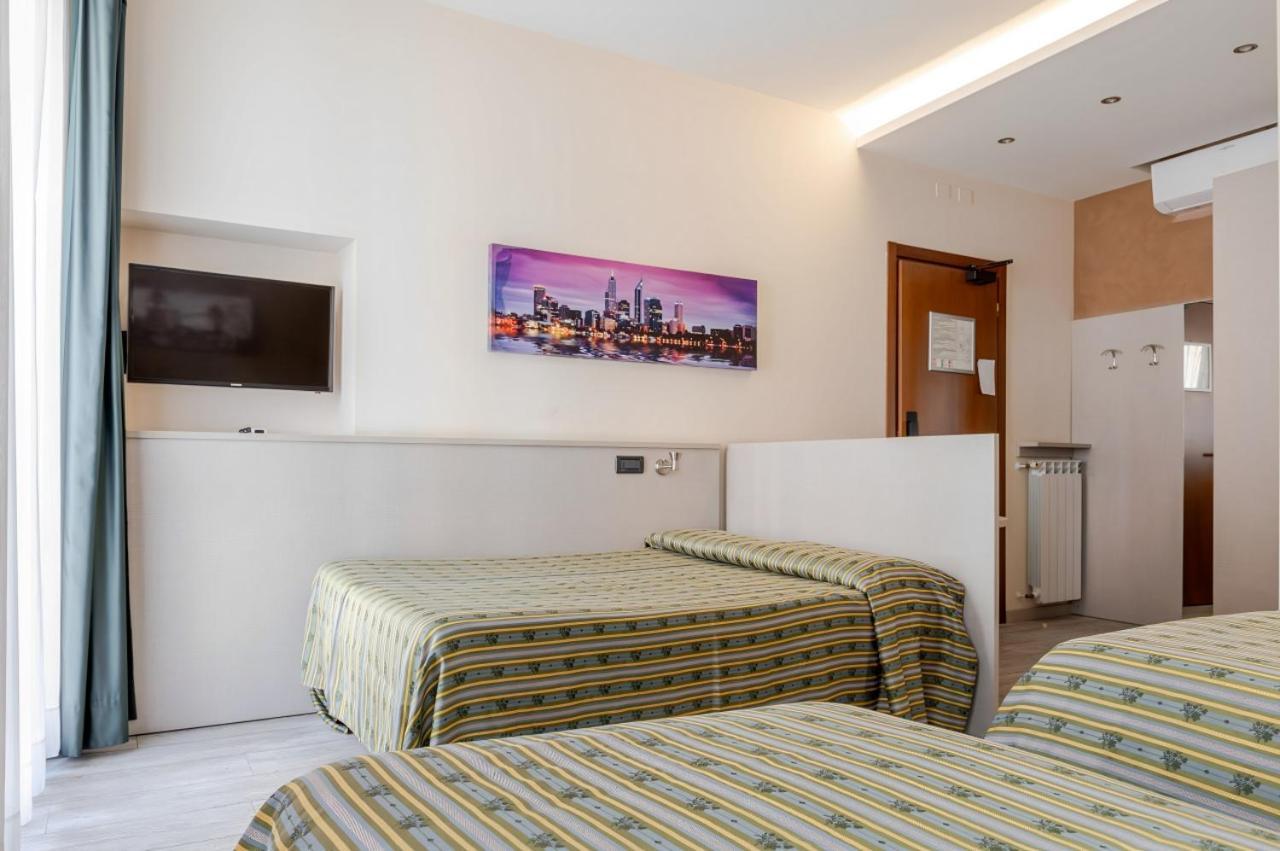 Hotel Posta - 3 Stars - Comfortable Stay In ונטימיגליה מראה חיצוני תמונה