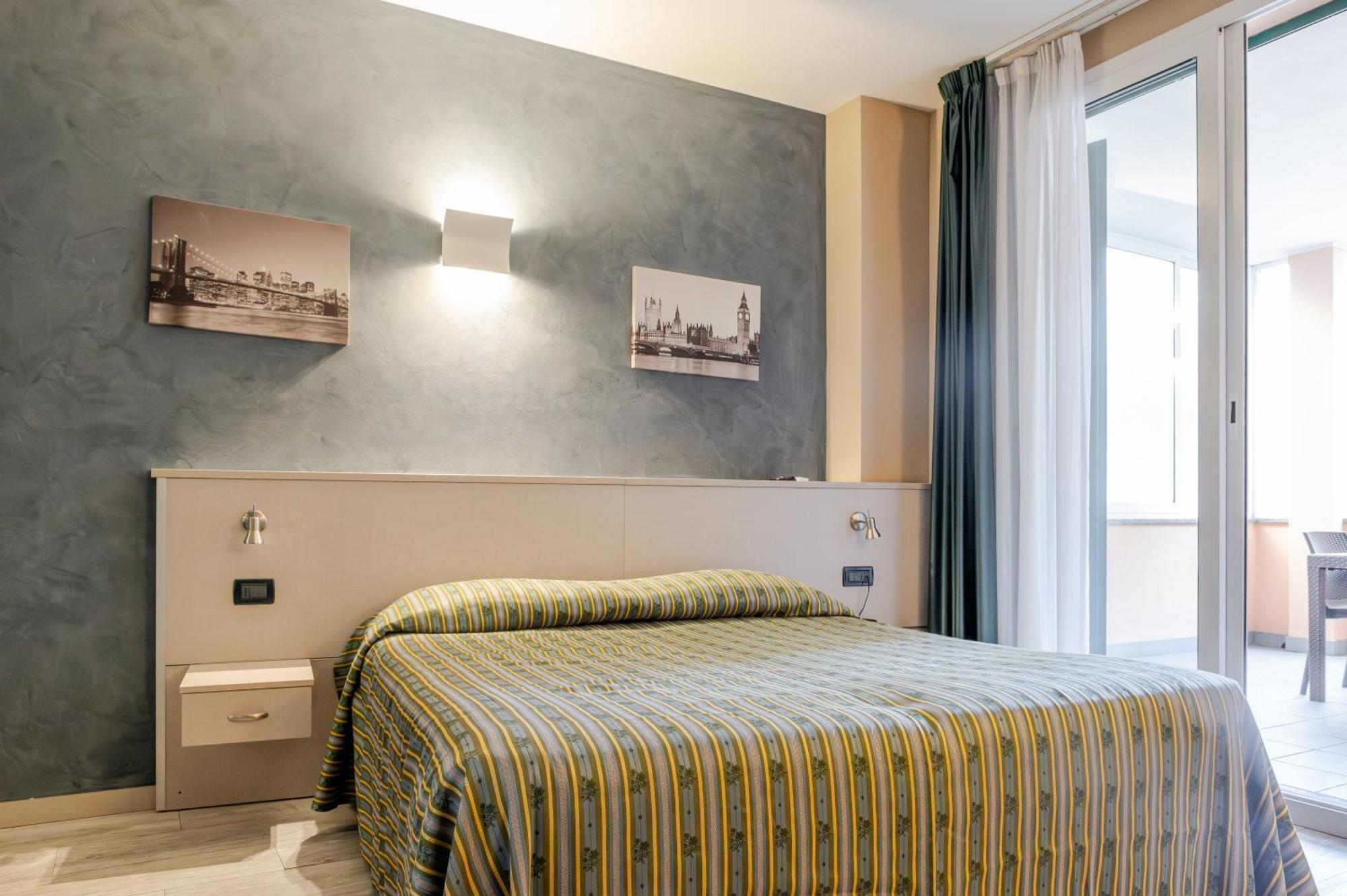 Hotel Posta - 3 Stars - Comfortable Stay In ונטימיגליה מראה חיצוני תמונה