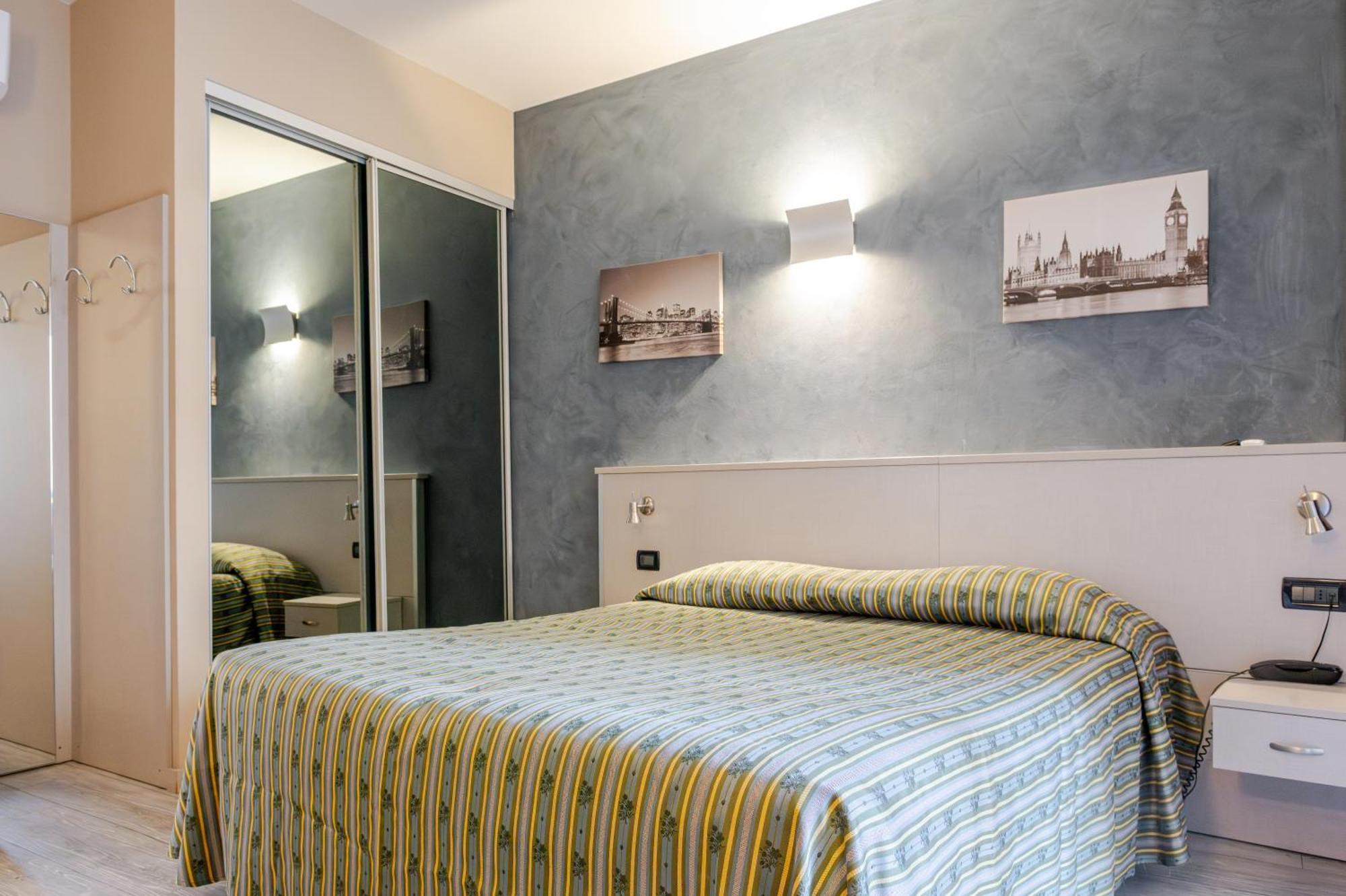 Hotel Posta - 3 Stars - Comfortable Stay In ונטימיגליה מראה חיצוני תמונה
