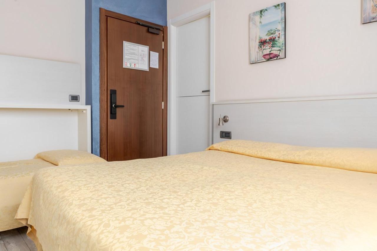 Hotel Posta - 3 Stars - Comfortable Stay In ונטימיגליה מראה חיצוני תמונה