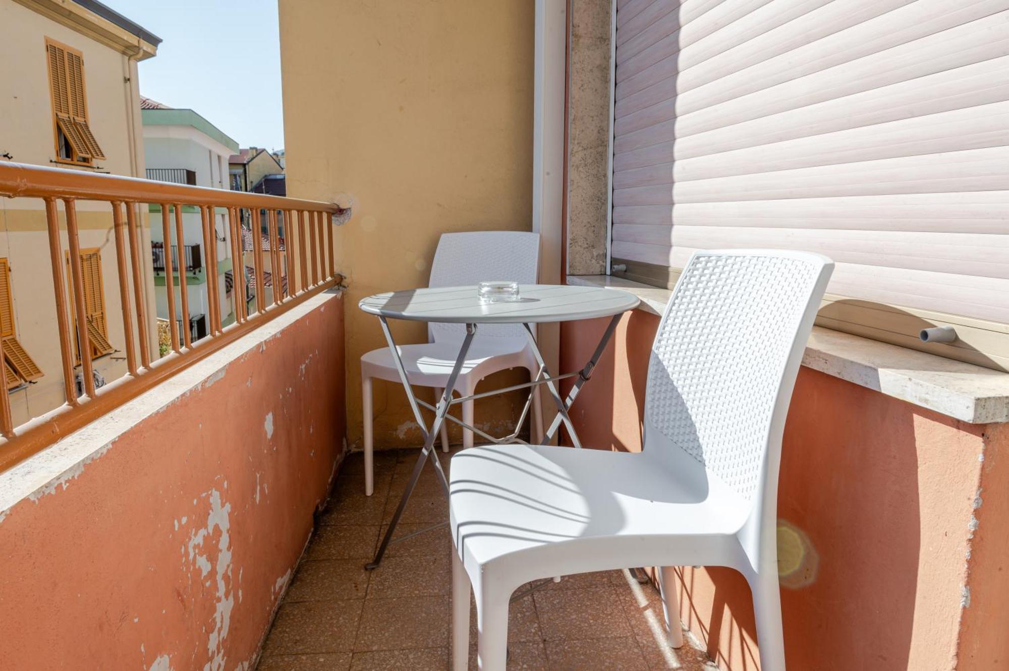 Hotel Posta - 3 Stars - Comfortable Stay In ונטימיגליה מראה חיצוני תמונה