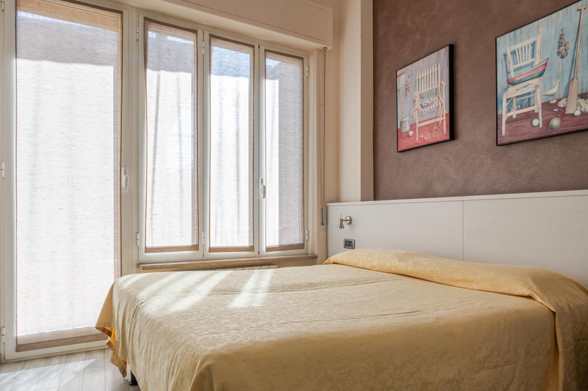 Hotel Posta - 3 Stars - Comfortable Stay In ונטימיגליה מראה חיצוני תמונה