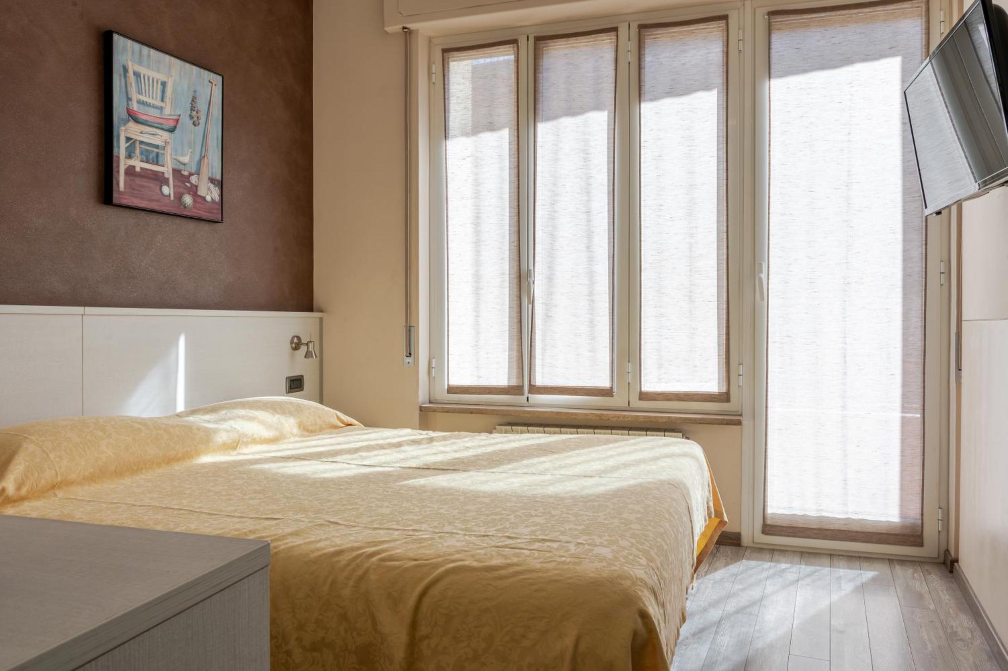 Hotel Posta - 3 Stars - Comfortable Stay In ונטימיגליה מראה חיצוני תמונה