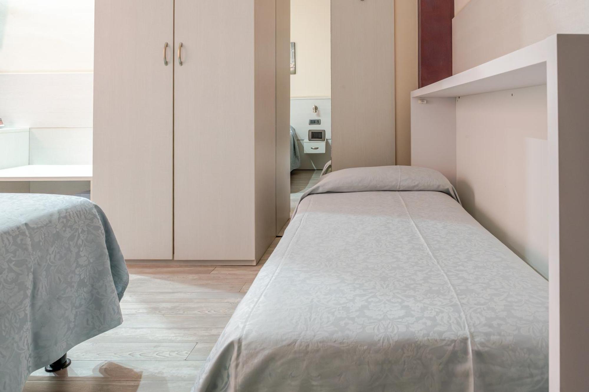 Hotel Posta - 3 Stars - Comfortable Stay In ונטימיגליה מראה חיצוני תמונה